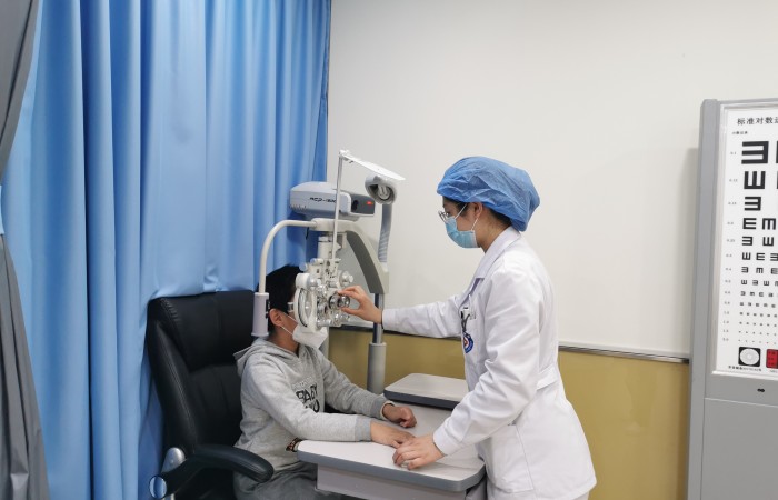 家长：眼镜越戴越近视，戴了就摘不下来？听听专家怎么说！